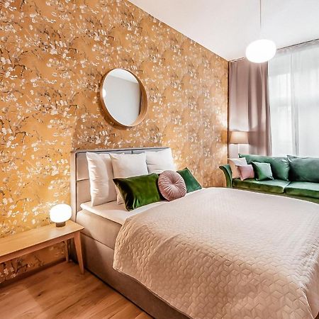 Turnkey I Main Bus Station Apartments Прага Екстериор снимка