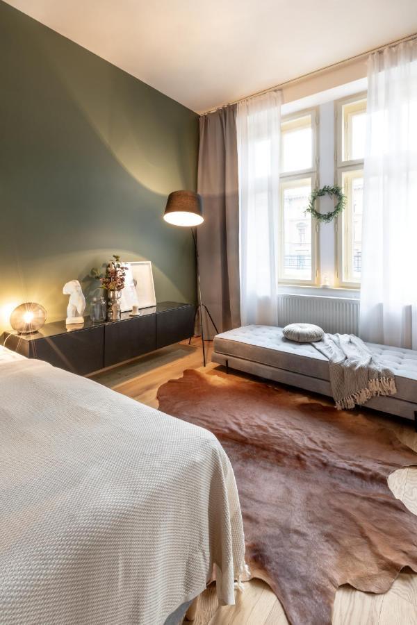 Turnkey I Main Bus Station Apartments Прага Екстериор снимка