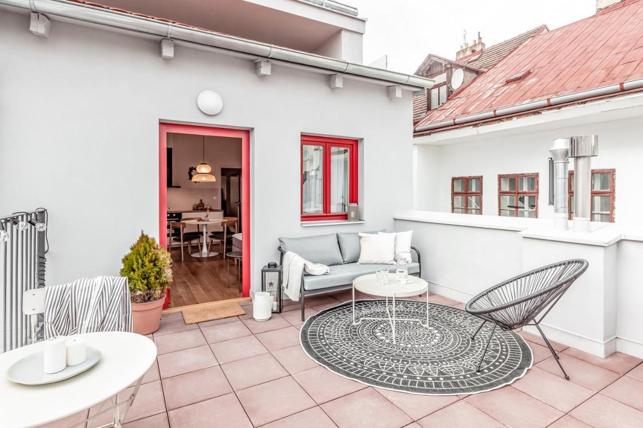 Turnkey I Main Bus Station Apartments Прага Екстериор снимка