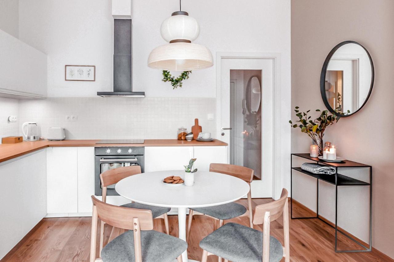 Turnkey I Main Bus Station Apartments Прага Екстериор снимка